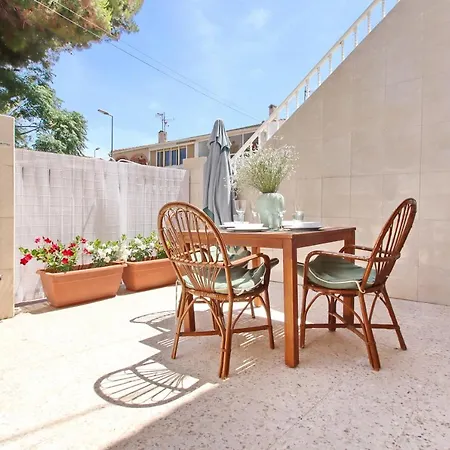 House With Terrace Near And Park Apartment *
